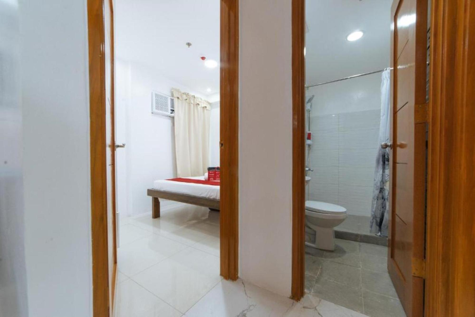 เรดดอร์ซ แอต ดีบิลเดอร์ส รูมส์ บังกัล มากาตี Hotel Makati City ภายนอก รูปภาพ