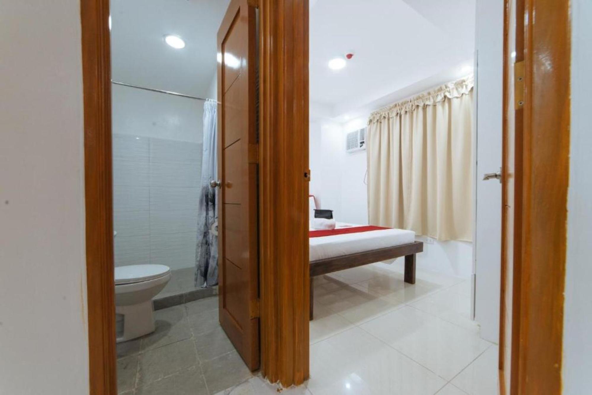เรดดอร์ซ แอต ดีบิลเดอร์ส รูมส์ บังกัล มากาตี Hotel Makati City ภายนอก รูปภาพ