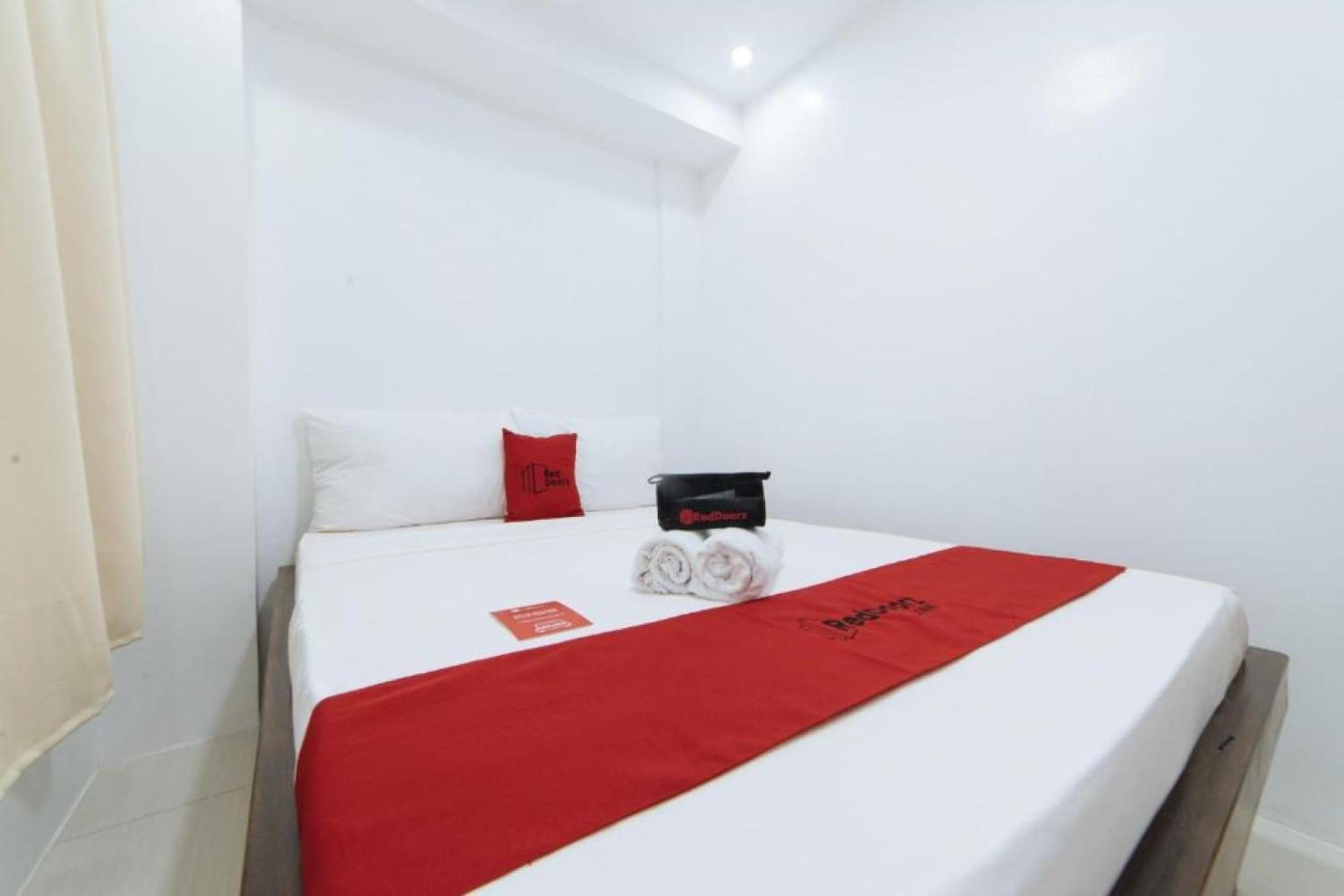 เรดดอร์ซ แอต ดีบิลเดอร์ส รูมส์ บังกัล มากาตี Hotel Makati City ภายนอก รูปภาพ