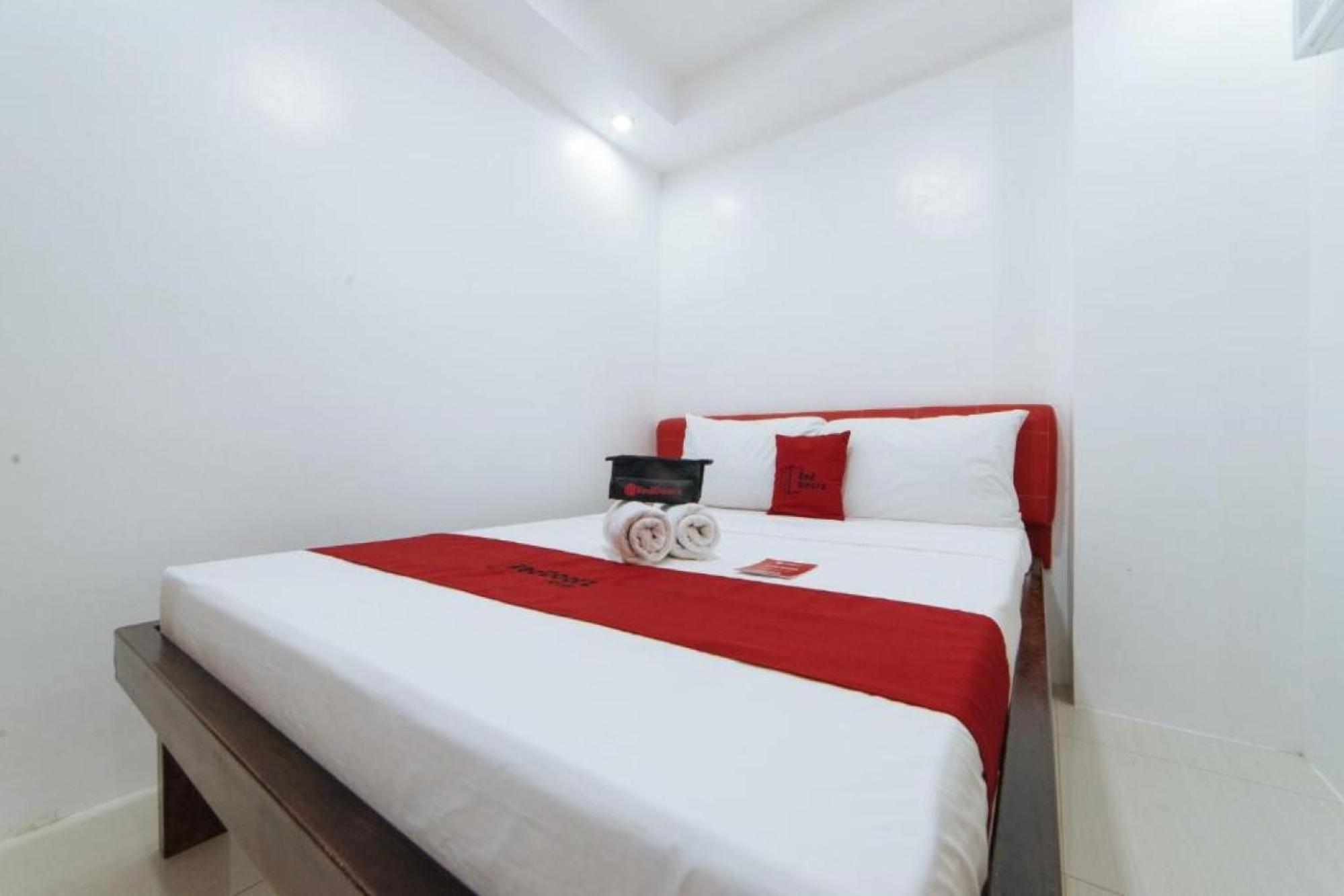 เรดดอร์ซ แอต ดีบิลเดอร์ส รูมส์ บังกัล มากาตี Hotel Makati City ภายนอก รูปภาพ