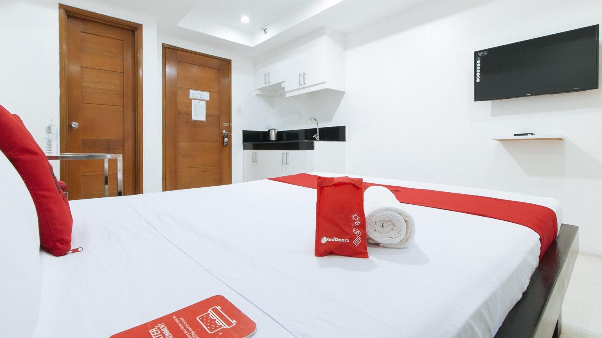เรดดอร์ซ แอต ดีบิลเดอร์ส รูมส์ บังกัล มากาตี Hotel Makati City ภายนอก รูปภาพ