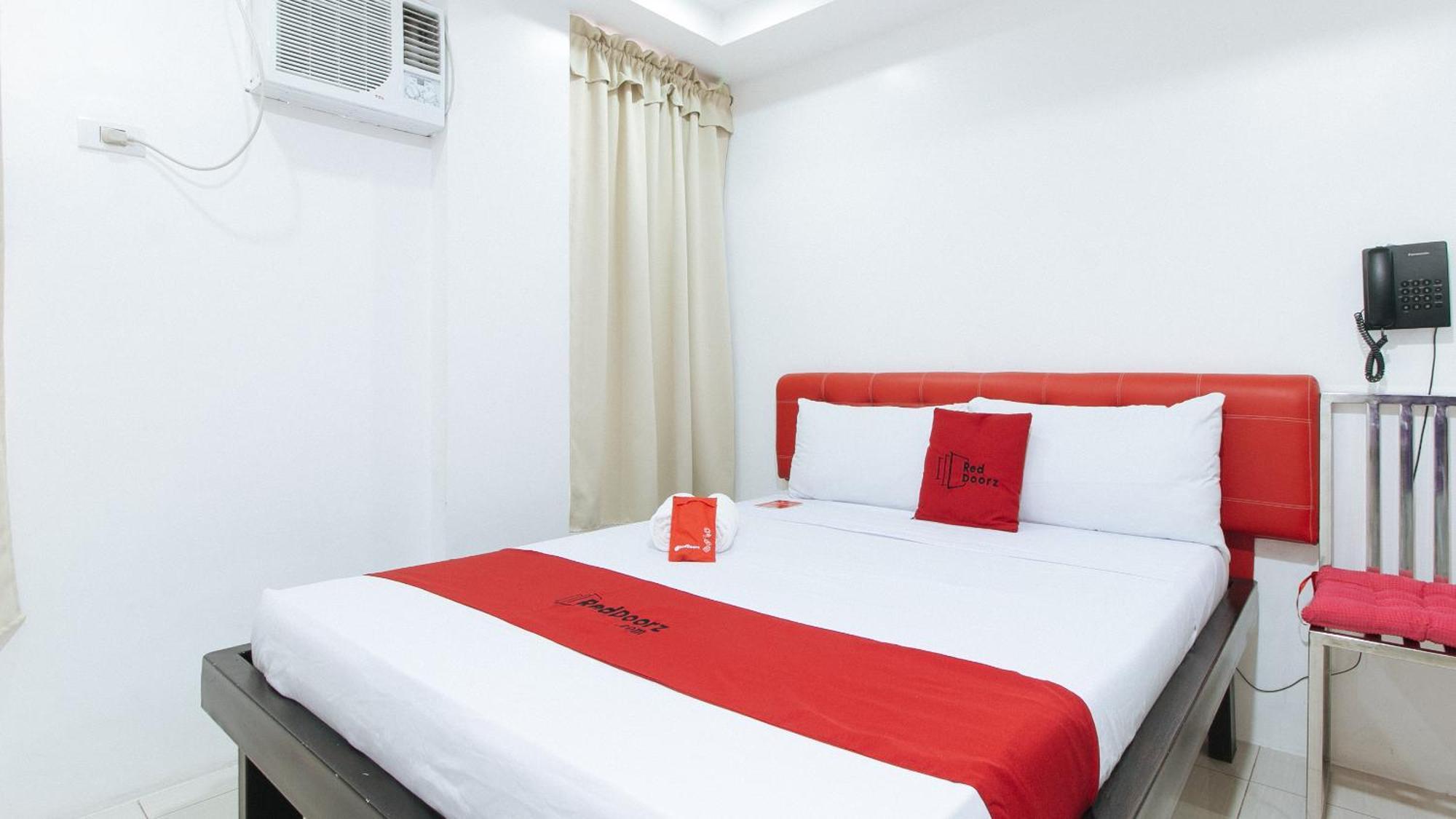 เรดดอร์ซ แอต ดีบิลเดอร์ส รูมส์ บังกัล มากาตี Hotel Makati City ภายนอก รูปภาพ