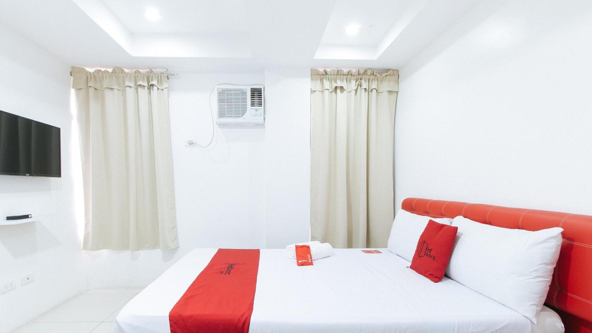 เรดดอร์ซ แอต ดีบิลเดอร์ส รูมส์ บังกัล มากาตี Hotel Makati City ภายนอก รูปภาพ